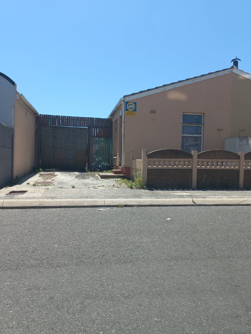  Bedroom Property for Sale in Portlands Western Cape
